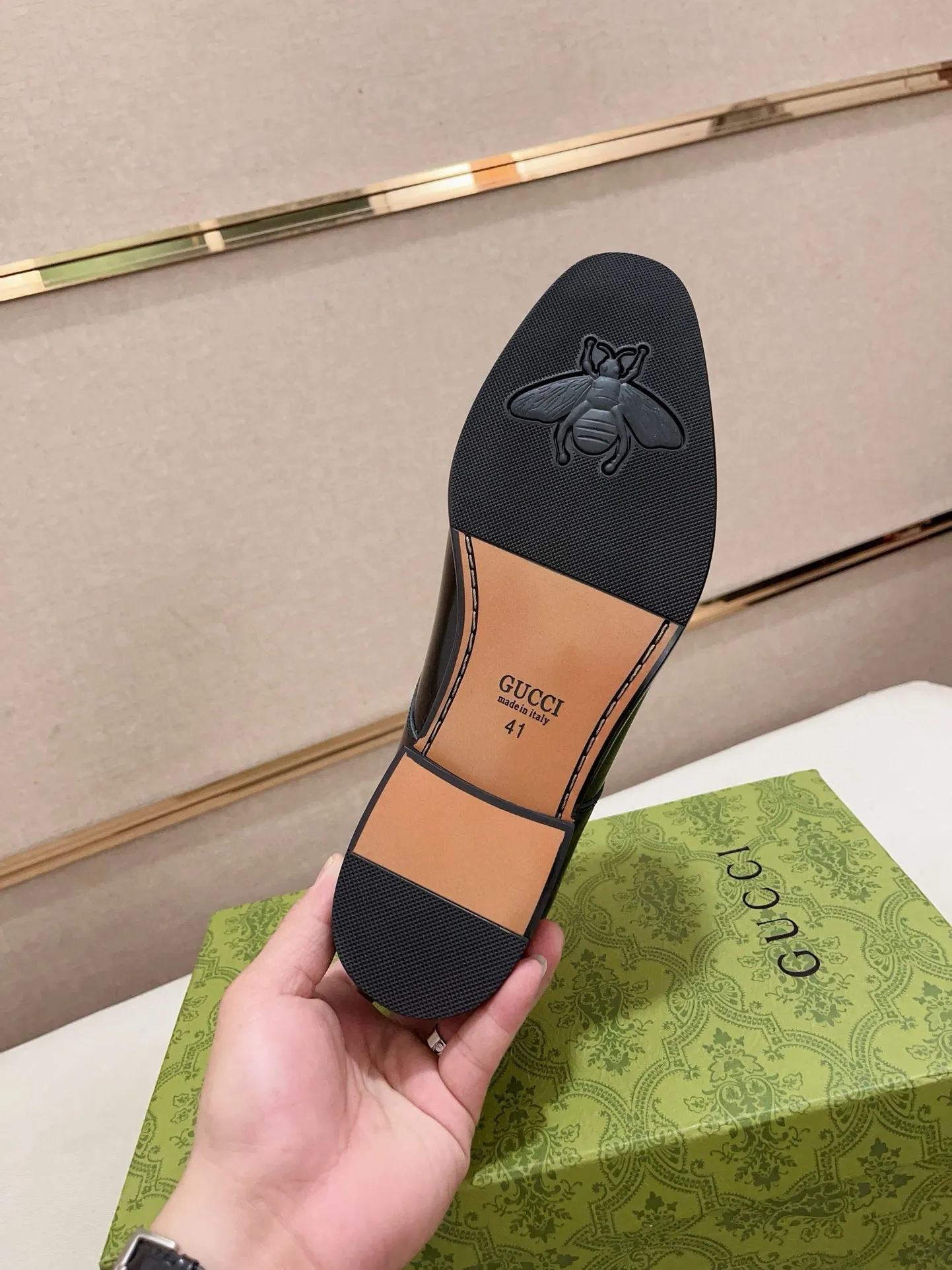 Men's shoes 💰: 520💰 (GUCCI) new series ss hot new products 💢 💠 Casual leather shoes 👞, first layer of cowhide, upper hardware buckles and logo on the sides of the shoe, brand logo on the insole and sole 💠 💎Upper: 100% cowhide 💎Inner: cowhide/100% 💎Feet: cowhide/100% 💎Sole: rubber/100% 💎SIZE: 38 39 40 41 42 43 44 Can be customized 45